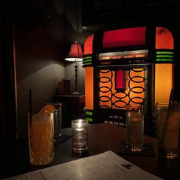 Cocktails and an old jukebox