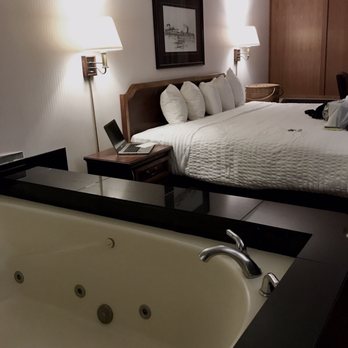 Clarion Hotel Beachfront - Jacuzzi king room! - Hotels Near Me - Mackinaw City, Michigan