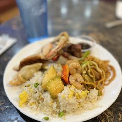 Kumi Buffet - Lunch plate