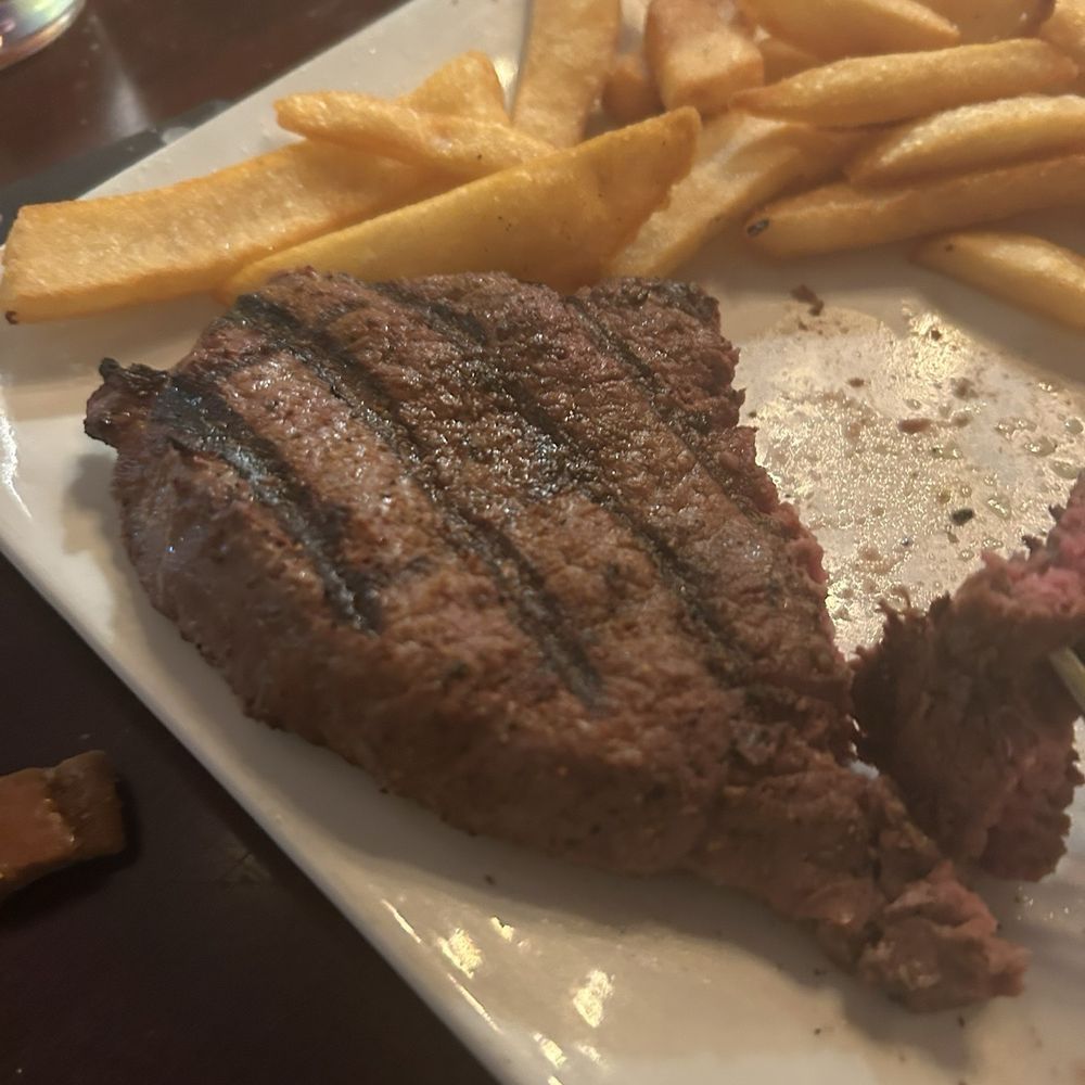 Gatsby's Saloon - Steak - Seafood Near Me - Bay City, Michigan