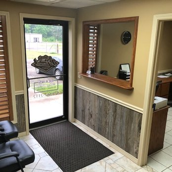 DeArmond Collision & Towing - Entrance and reception area - Body Shops Near Me - Ozark, Arkansas DeArmond Collision & Towing - Entrance and reception area - Body Shops Near Me - Ozark, Arkansas