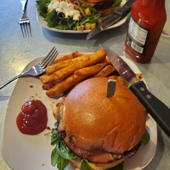 Bigwood Brew Works - Honey bunny and beet burgers - Breweries Near Me - Sonora, California Bigwood Brew Works - Honey bunny and beet burgers - Breweries Near Me - Sonora, California