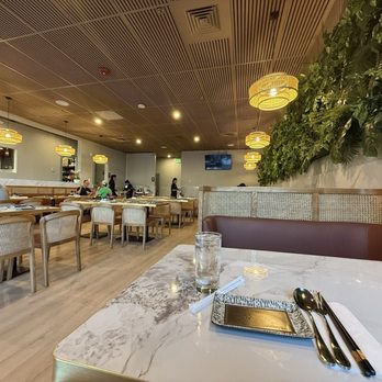 Four Seasons - Vietnamese Kitchen - Modern and warm welcoming dining area - Vietnamese Near Me - Reno, Nevada Four Seasons - Vietnamese Kitchen - Modern and warm welcoming dining area - Vietnamese Near Me - Reno, Nevada
