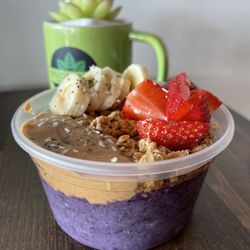 Root 2 Rise - Acai Bowl with agave instead of honey