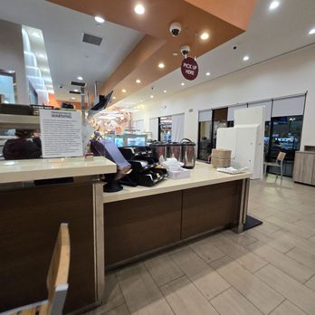 85°C Bakery Cafe-Balboa Mesa - Pick Up Counter - Coffee & Tea Near Me - San Diego, California