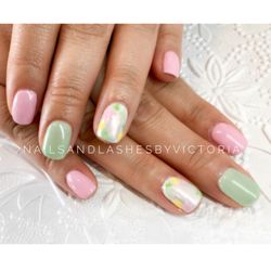Victoria's Vanity - Gel manicure with nail art by Victoria.