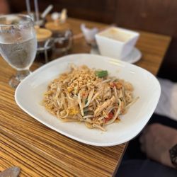 Siam Bistro - Pad thai with chicken