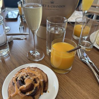 The Peach - Thai tea cinnamon roll - Breakfast & Brunch Near Me - Oakland, California The Peach - Thai tea cinnamon roll - Breakfast & Brunch Near Me - Oakland, California