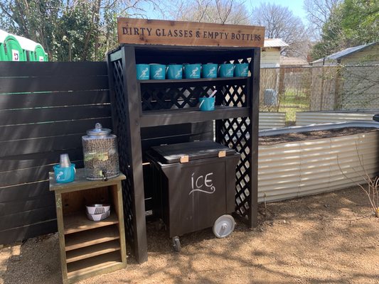 Cork & Screw by null