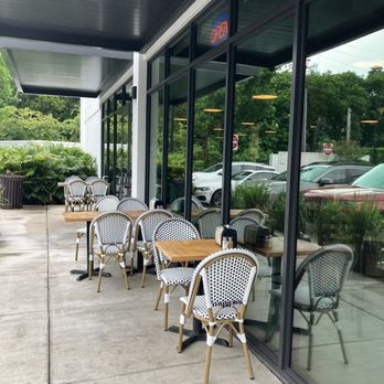 Bond Street Ale & Coffee - Outside seating - Coffee & Tea Near Me - Boynton Beach, Florida