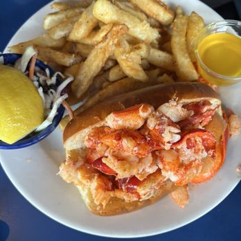 Boston Sail Loft - New England Lobster Roll - Bars Near Me - Boston, Massachusetts Boston Sail Loft - New England Lobster Roll - Bars Near Me - Boston, Massachusetts