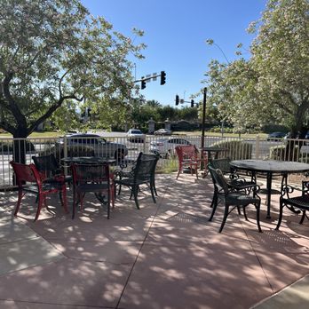 Showboy BakeShop - 05/16/2024 cute outdoor patio - Bakeries Near Me - Henderson, Nevada Showboy BakeShop - 05/16/2024 cute outdoor patio - Bakeries Near Me - Henderson, Nevada