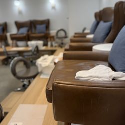 Marlowe - Inside the pedicure area at Marlowe. The chairs are comfortable but are not massage chairs.