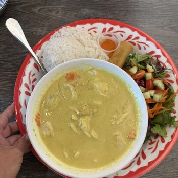 Thai House Kitchen - Yellow curry with chicken - Thai Near Me - Redondo Beach, California Thai House Kitchen - Yellow curry with chicken - Thai Near Me - Redondo Beach, California