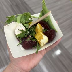 Beat salad with oranges and feta
