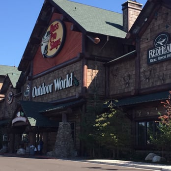 Bass Pro Shops - Entrance - Outdoor Gear Near Me - Tacoma, Washington