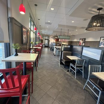 Chick-fil-A - Dining Area - Fast Food Near Me - Eagan, Minnesota