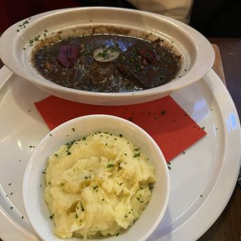 Chez Toinette - Beef Bourguignon - French Near Me - Paris, 75 Chez Toinette - Beef Bourguignon - French Near Me - Paris, 75