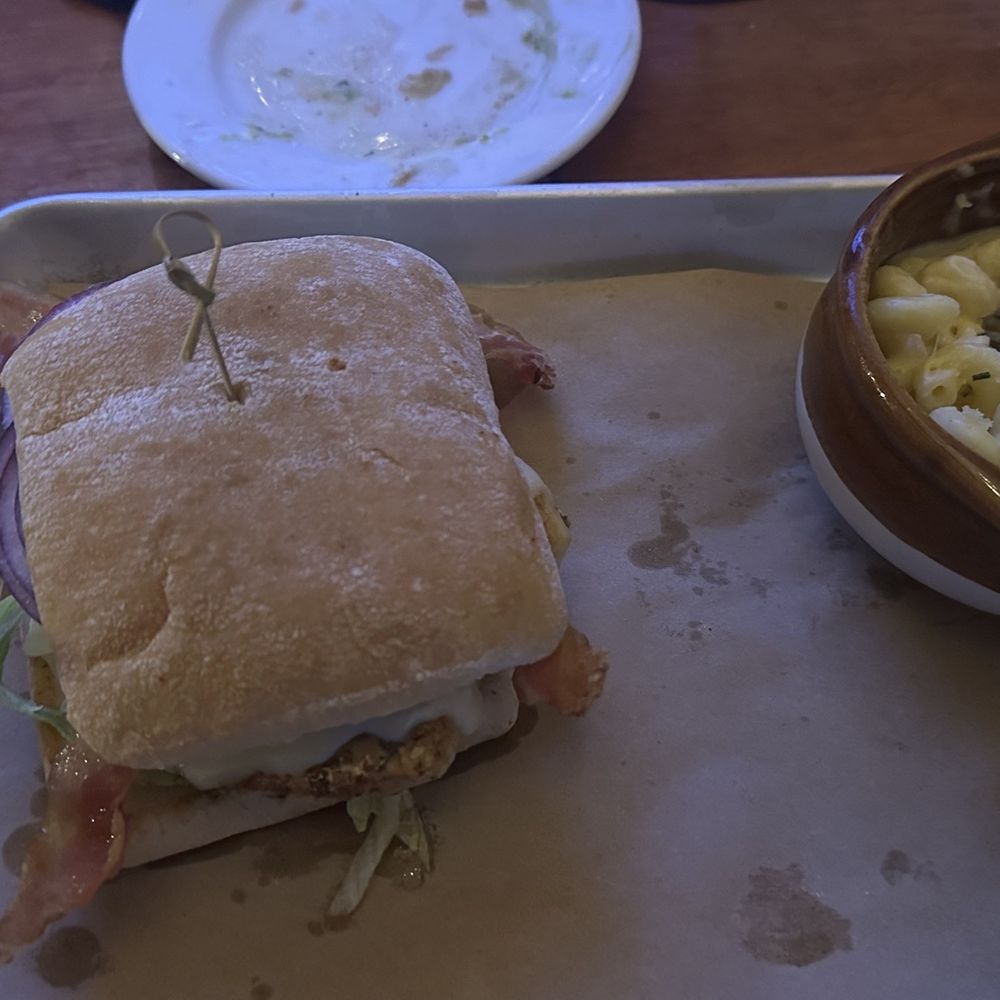 Cover 3 - Round Rock - Burger Mac and cheese - Sports Bars Near Me - Round Rock, Texas