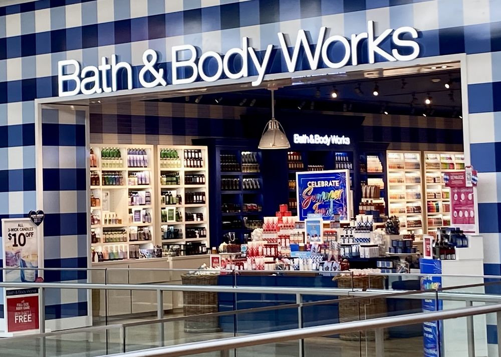 BATH & BODY WORKS - Updated May 2025 - Space 2610 100 Robinson Center ...