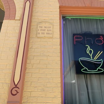 Paradise Cafe - Outside of the building - Bed & Breakfast Near Me - Paris, Kentucky