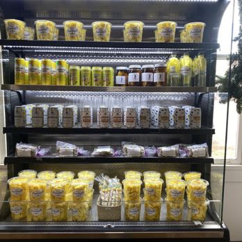 Maui Pineapple Store - Fresh and ready to eat - Gift Shops Near Me - Makawao, Hawaii