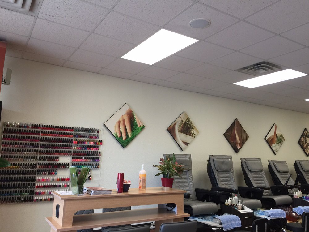 Glow Nail Spa Logo
