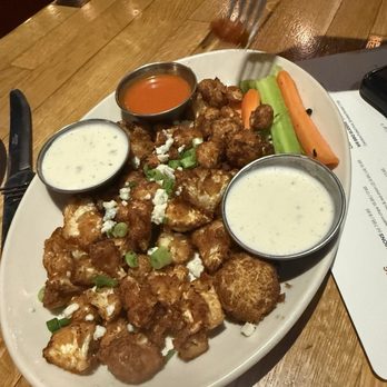 Wood Ranch Burbank - Crispy Buffalo Cauliflower - American Near Me - Burbank, California Wood Ranch Burbank - Crispy Buffalo Cauliflower - American Near Me - Burbank, California