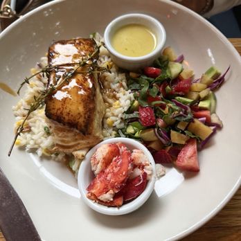 Lucky Hank's Restaurant & Cafe - The halibut special with lobster - American Near Me - Edgartown, Massachusetts