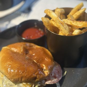 Bar Cicchetti - Bar Cicchetti Burger - New American Near Me - Oklahoma City, Oklahoma