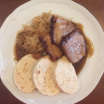 Böhmischer Garten - Knödel... Sauerkraut... Soße... und leider sehr dröger Schweinebraten :-( das war aber auch der einzige Minuspunkt bei unserem Besuch :-) - Austrian Near Me - Berlin, BE Böhmischer Garten - Knödel... Sauerkraut... Soße... und leider sehr dröger Schweinebraten :-( das war aber auch der einzige Minuspunkt bei unserem Besuch :-) - Austrian Near Me - Berlin, BE