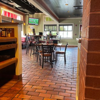 Chili's - tables and chairs in a restaurant - Tex-Mex Near Me - Harrisonburg, Virginia
