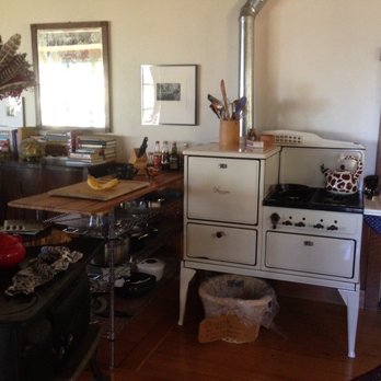 Big Cat Cabin - Stove works beautifully! - Bed & Breakfast Near Me - Julian, California