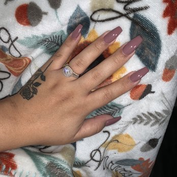 Modern Nails - Full set - gel - Nail Salons Near Me - Bellflower, California