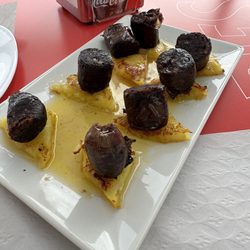 Bar Praia de Água d'Alto - Morcela (blood sausage) with cooked pineapple.