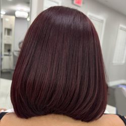 D'Yolis Hair Salon