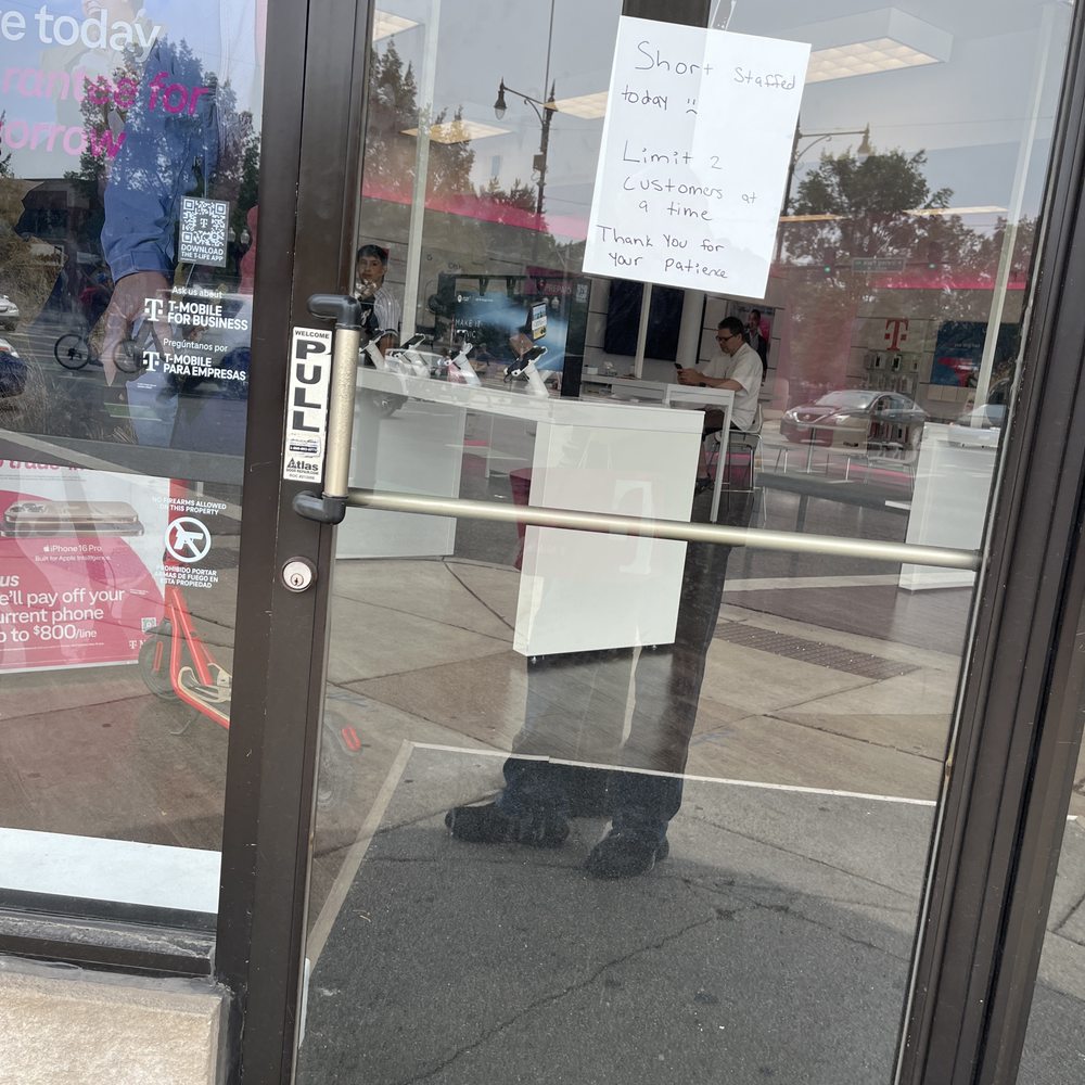 T-Mobile Authorized Retailer - Mobile Phones Near Me - Chicago, Illinois