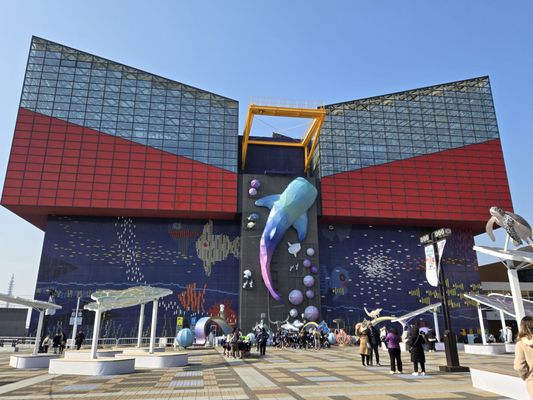 Osaka Aquarium Kaiyukan by null