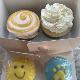 Lemon raspberry and passionfruit cupcake for me. Doggie cupcakes for the good girls.