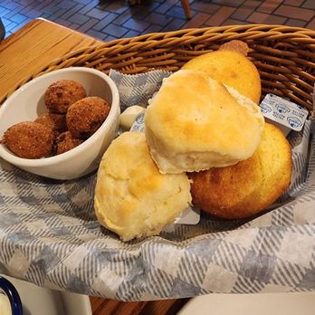 Cracker Barrel Old Country Store - Better view of the bread basket - Southern Near Me - Oklahoma City, Oklahoma