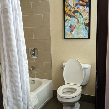 Hilton Austin - Bathroom - Hotels Near Me - Austin, Texas Hilton Austin - Bathroom - Hotels Near Me - Austin, Texas