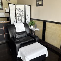 Bamboo Massage Spa - New owner and very clean place. Bamboo massage spa. Suggested to go there. Enjoy professional massage!