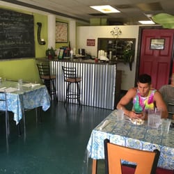 Simply Seafood - very small dining area. they sell fresh take-home seafood next door as well as part of their business.