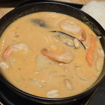 Mana Thai Kitchen - massaman curry, seafood - Thai Near Me - Houston, Texas