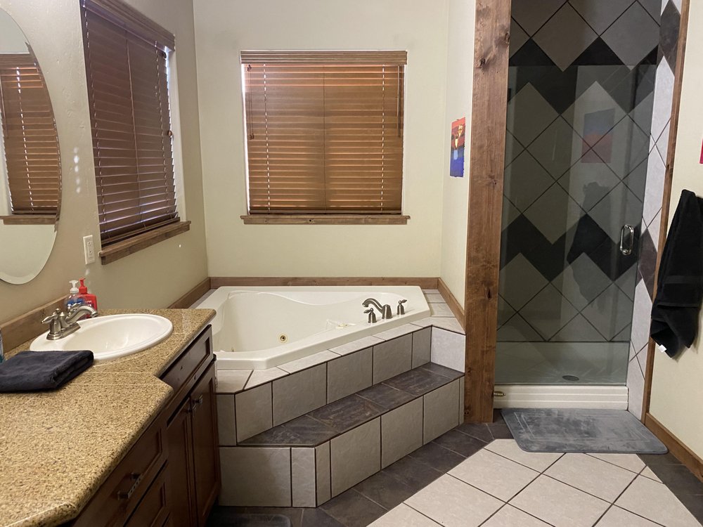 TOP SHELF HOUSEKEEPING Updated June 2024 Kalispell, Montana Home