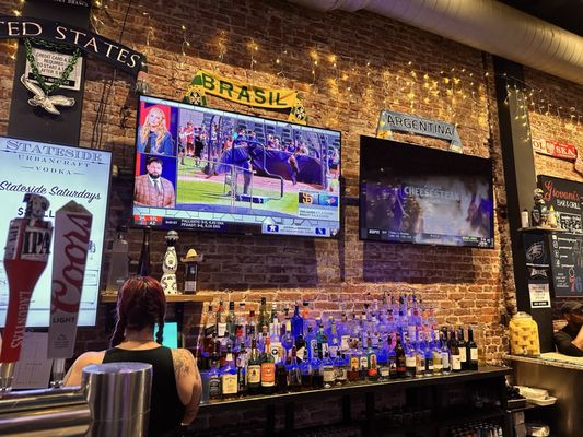 Giovani's Bar & Grill by null