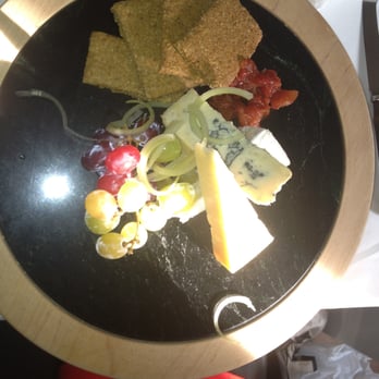 The Sisters - Isle of Mull Cheddar with Homemade Oatcakes and Relish - British Near Me - Glasgow, GLG