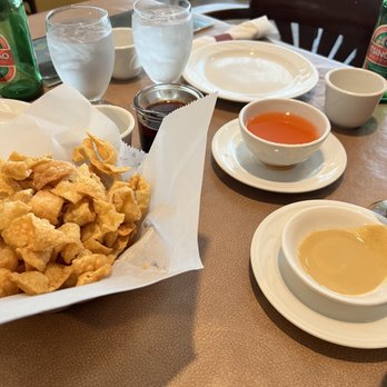 Singing Bamboo Chinese Restaurant - Crispy noodles and sauces - Dim Sum Near Me - West Palm Beach, Florida