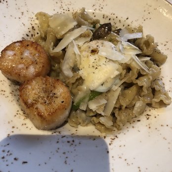 Primo - Pasta with mushrooms and scallops - Italian Near Me - Orlando, Florida Primo - Pasta with mushrooms and scallops - Italian Near Me - Orlando, Florida