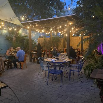 Doce Provisions - Outdoor seating - New American Near Me - Miami, Florida